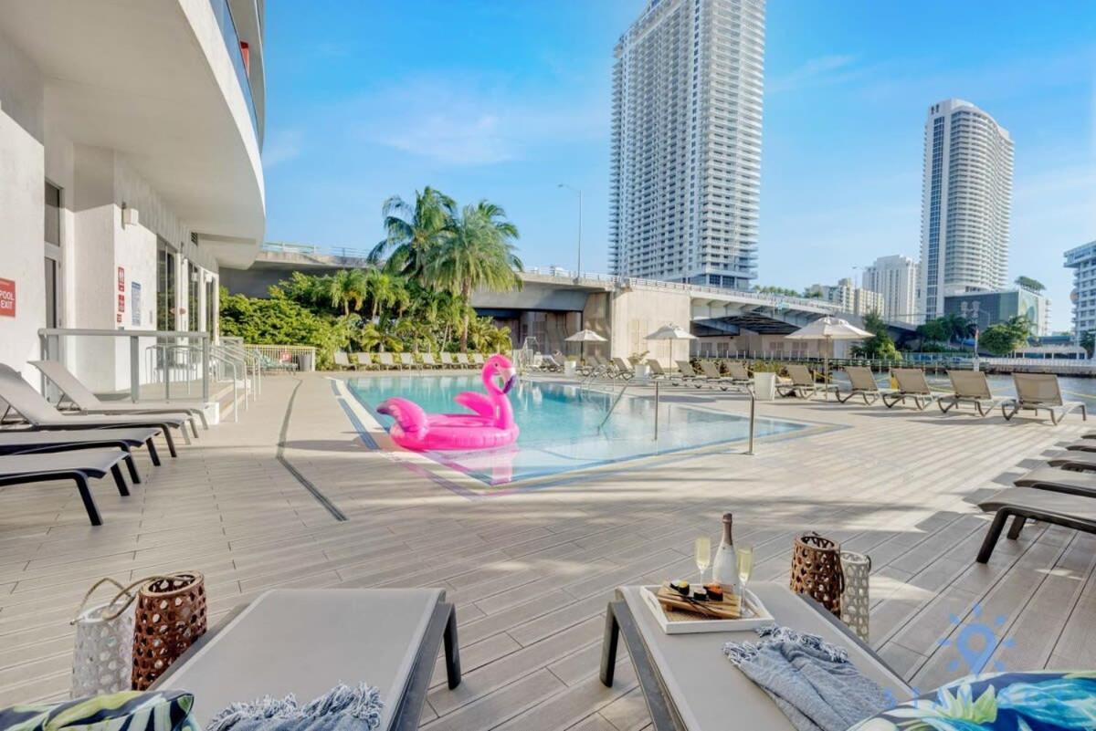 Balcony - Pool - Near Beach - Gym Hallandale Beach Exteriör bild