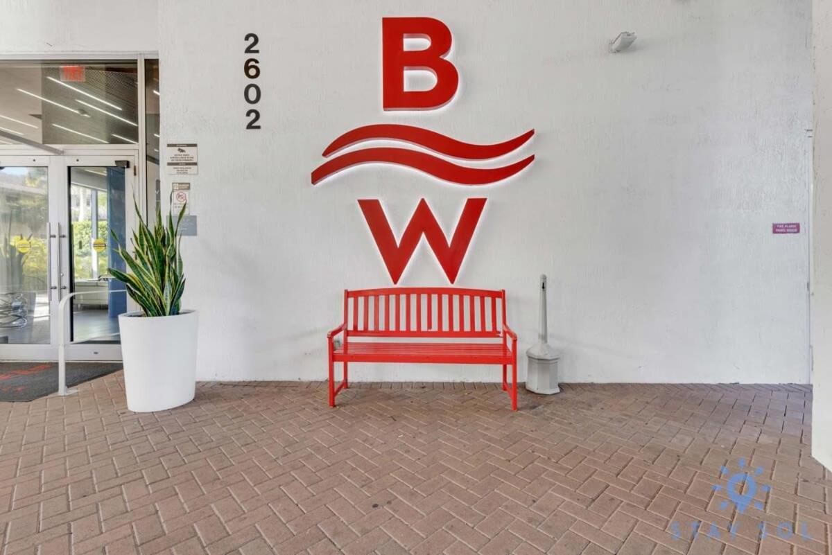 Balcony - Pool - Near Beach - Gym Hallandale Beach Exteriör bild