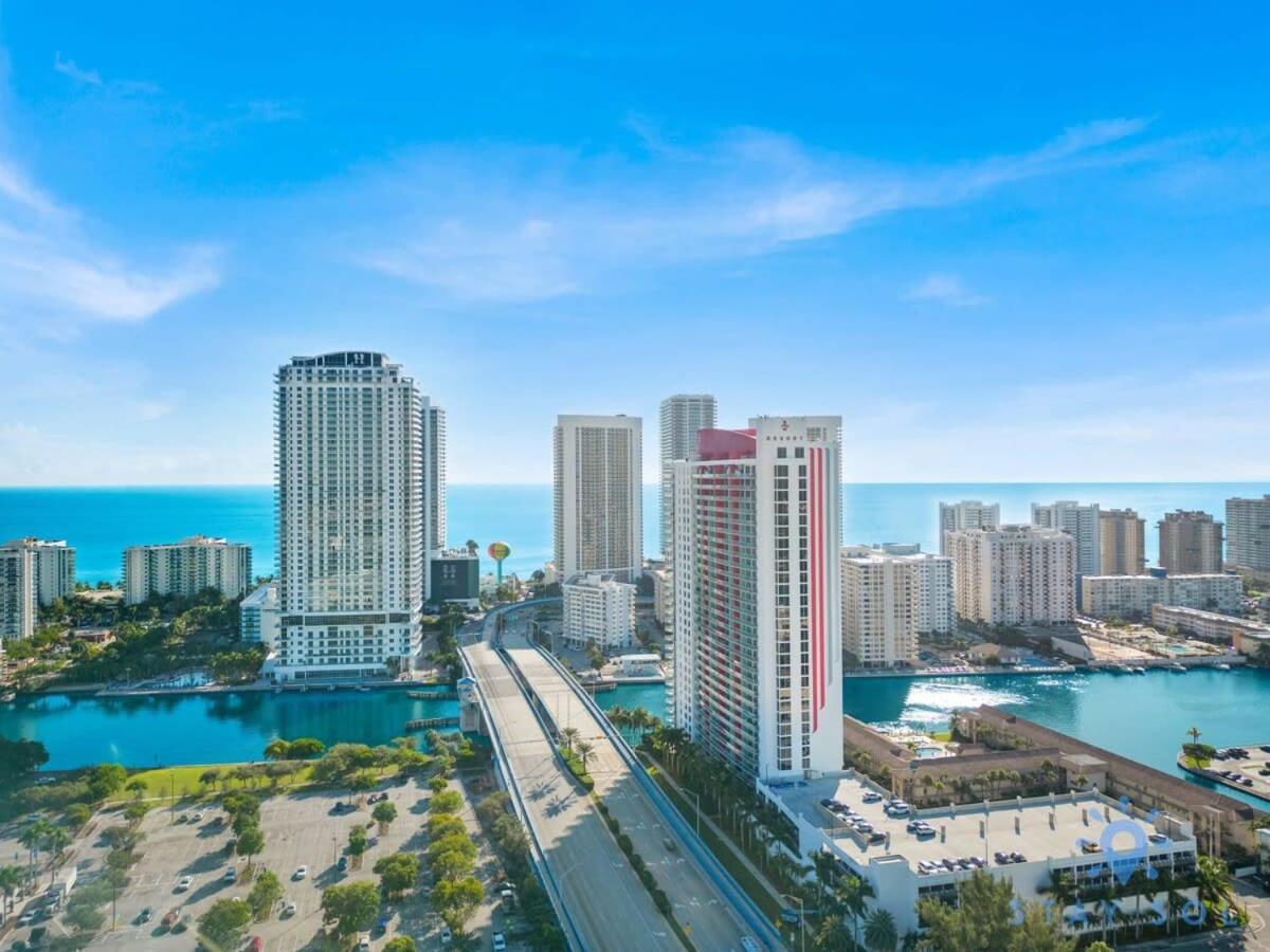 Balcony - Pool - Near Beach - Gym Hallandale Beach Exteriör bild
