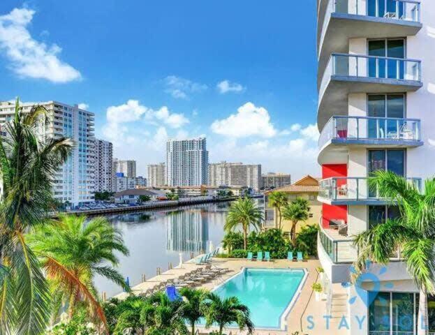 Balcony - Pool - Near Beach - Gym Hallandale Beach Exteriör bild