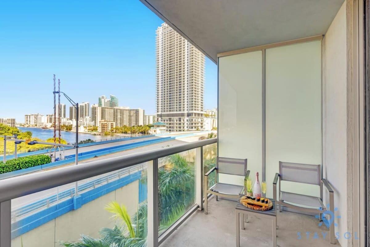 Balcony - Pool - Near Beach - Gym Hallandale Beach Exteriör bild