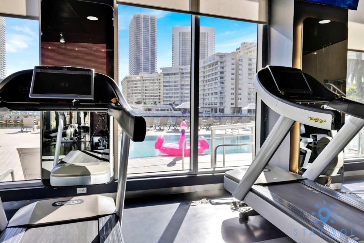 Balcony - Pool - Near Beach - Gym Hallandale Beach Exteriör bild