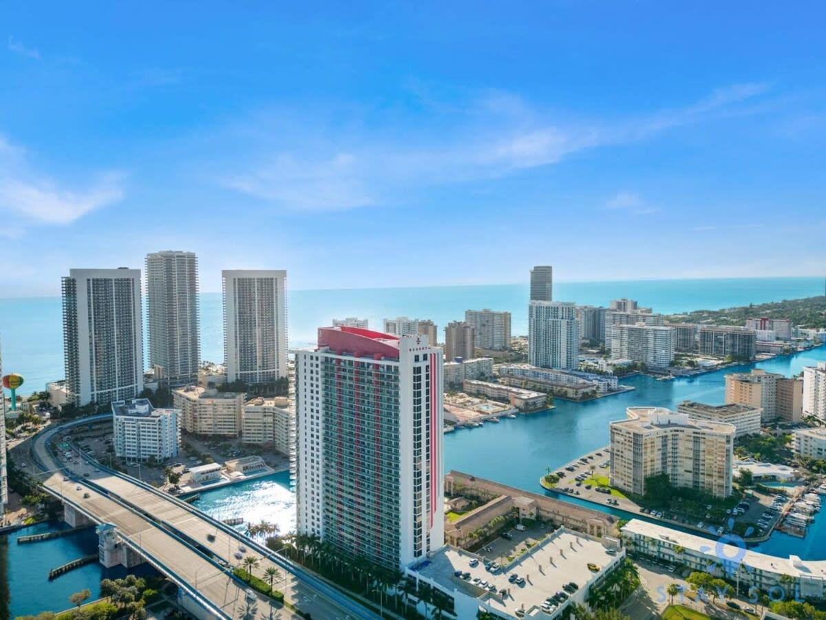 Balcony - Pool - Near Beach - Gym Hallandale Beach Exteriör bild