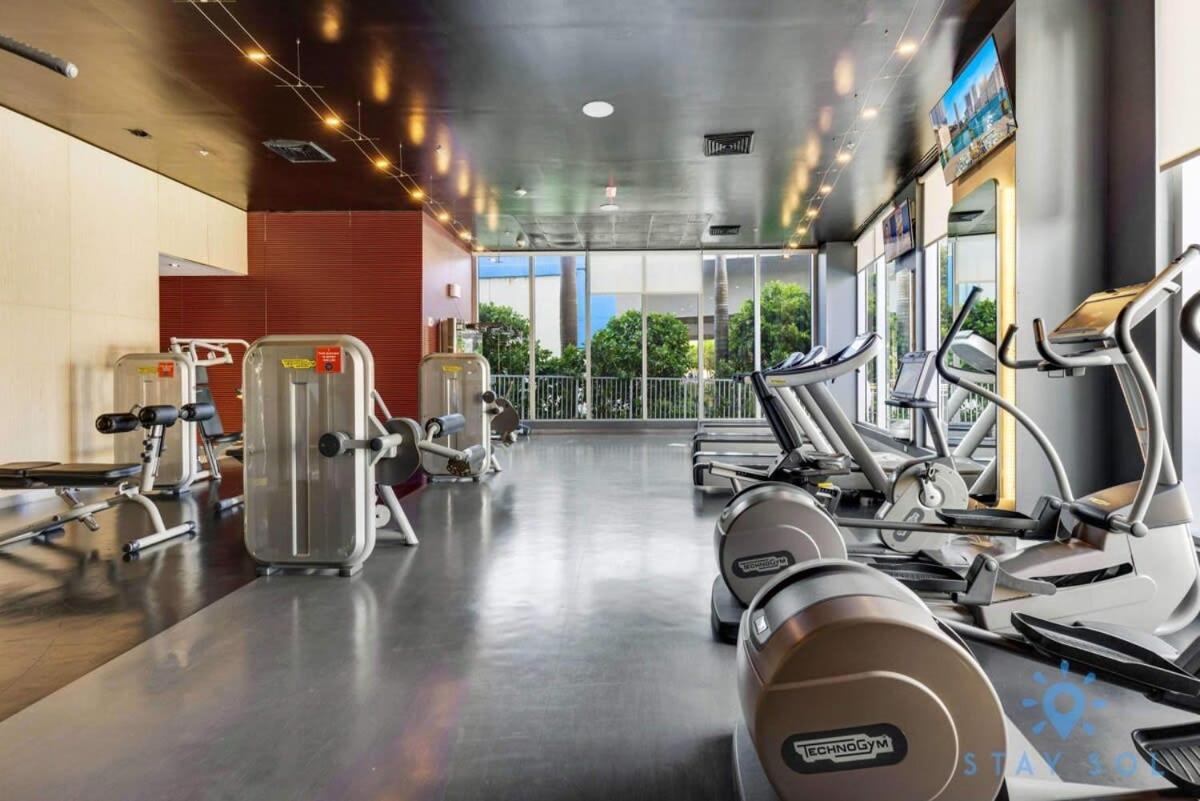 Balcony - Pool - Near Beach - Gym Hallandale Beach Exteriör bild