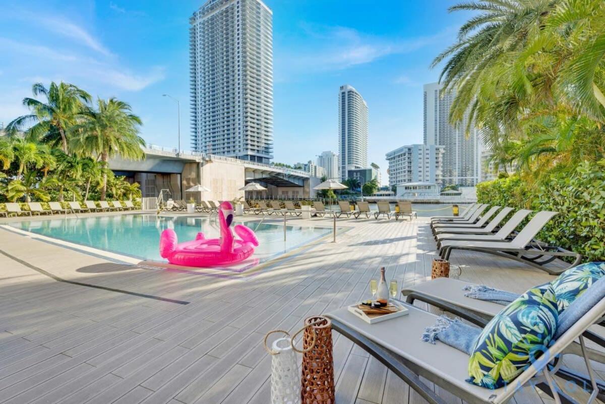 Balcony - Pool - Near Beach - Gym Hallandale Beach Exteriör bild