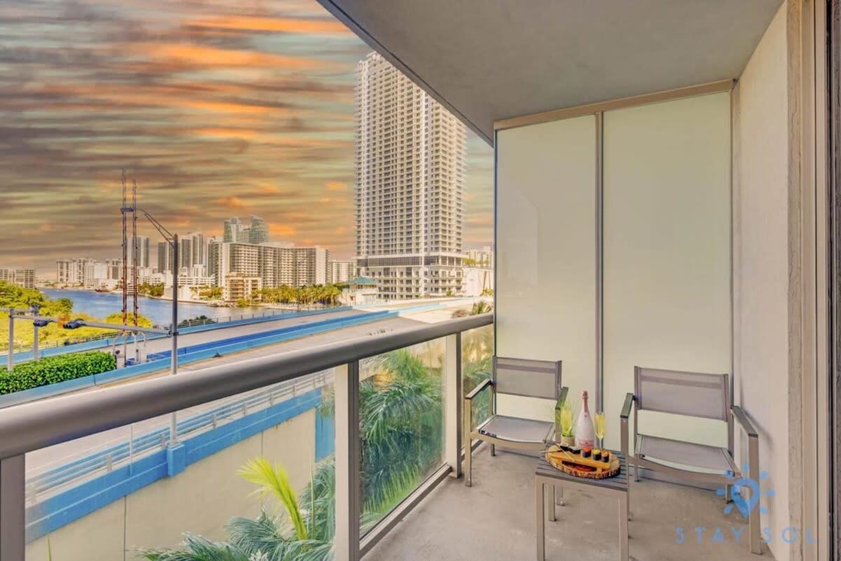 Balcony - Pool - Near Beach - Gym Hallandale Beach Exteriör bild