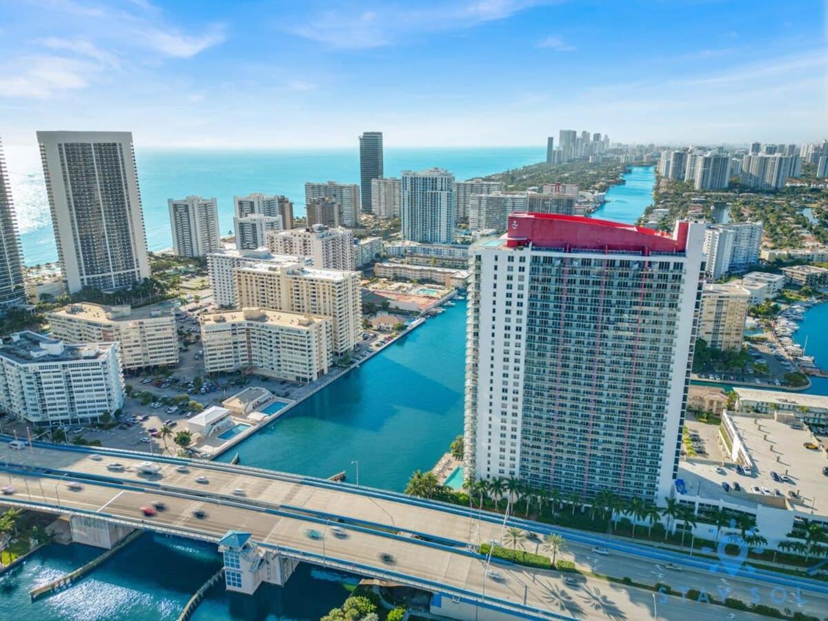 Balcony - Pool - Near Beach - Gym Hallandale Beach Exteriör bild