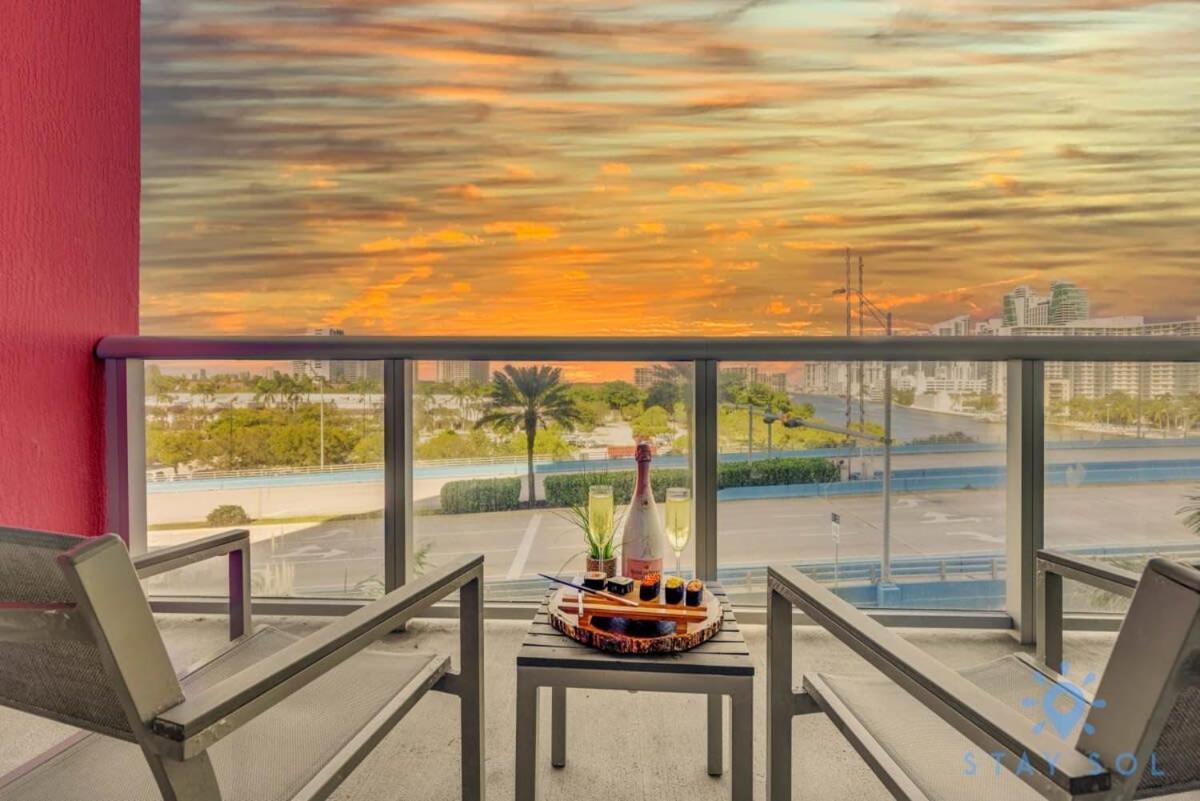 Balcony - Pool - Near Beach - Gym Hallandale Beach Exteriör bild
